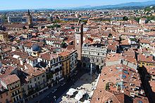 220px-Verona_-_piazza_Erbe_from_Lamberti_tower[1]